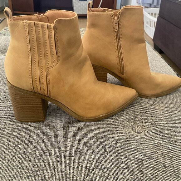 Woman's Universal Thread Natural /Whitney Ankle Boots Size 10 - Picture 1 of 10